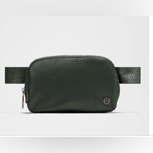 lululemon athletica Rainforest Green Belt Bag- no longer being sold- new W tags